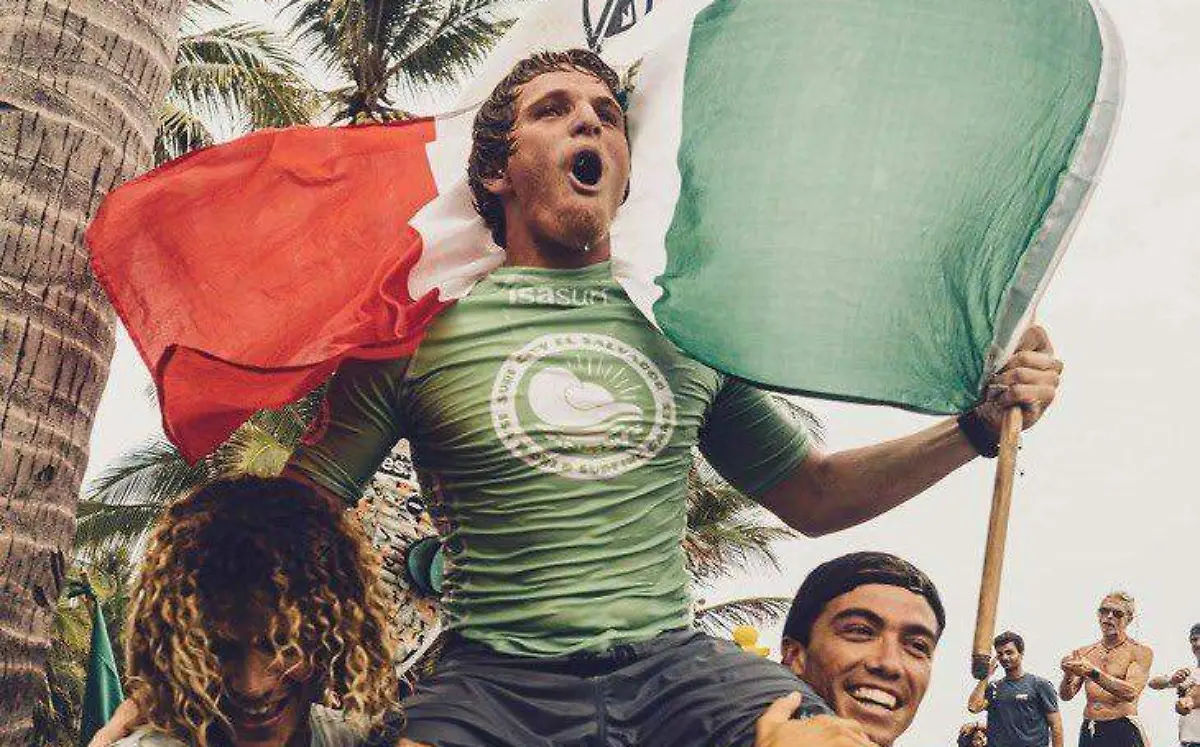 Alan Cleland surfista mexicano